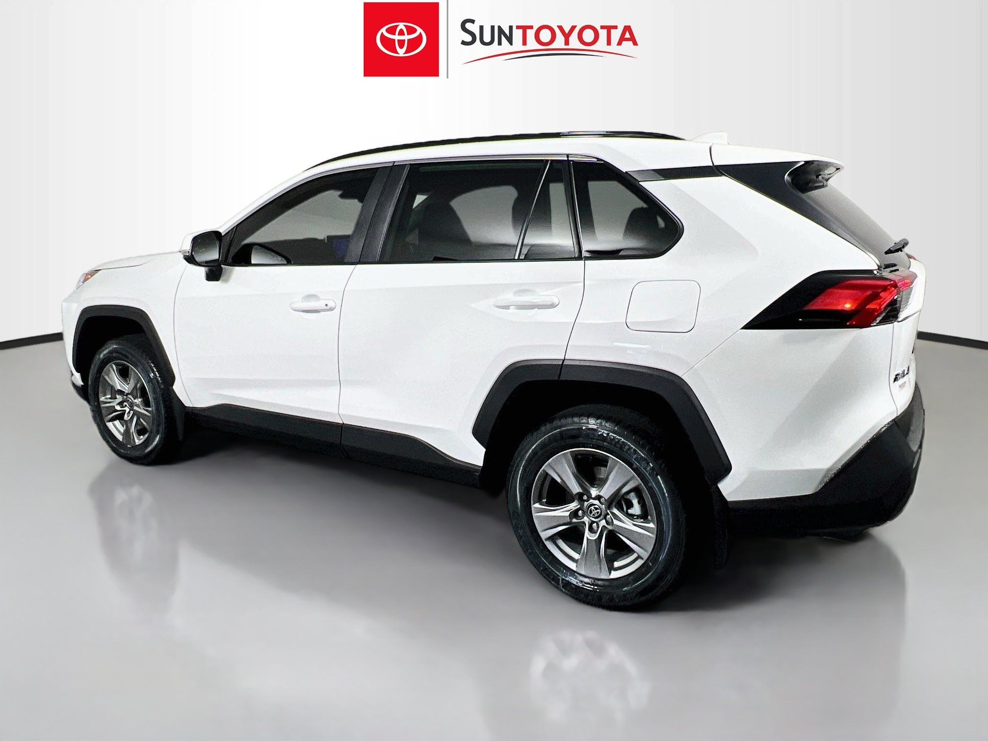 Used 2025 Toyota RAV4 XLE w/ Convenience Package FWD image 6