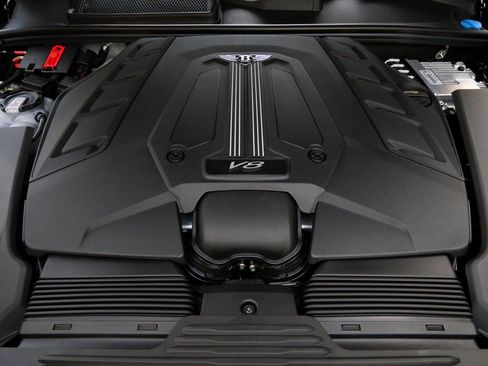 Used 2025 Bentley Bentayga image 29