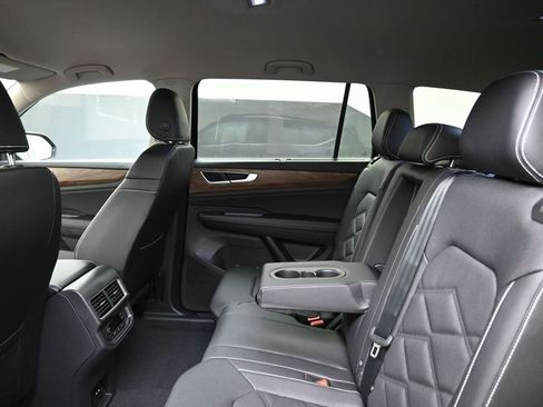 New 2026 Volkswagen Atlas SE w/ Black Wheel Package AWD/4WD image 18