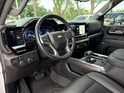 Used 2024 Chevrolet Silverado 1500 LTZ AWD/4WD image 18