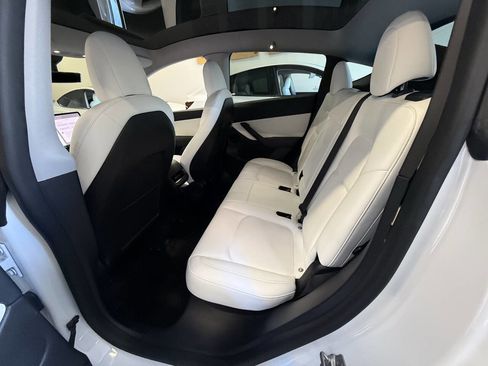 Used 2021 Tesla Model Y Long Range AWD/4WD image 22