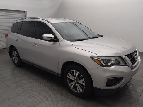 Used 2020 Nissan Pathfinder S image 11