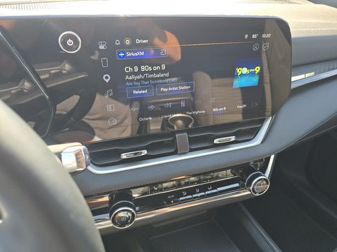 Used 2025 Chevrolet Equinox LT FWD image 35