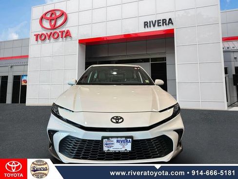 Used 2025 Toyota Camry SE w/ Convenience Package FWD image 9