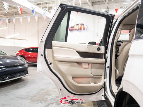 Used 2018 Lincoln Navigator Select w/ Technology Package image 47