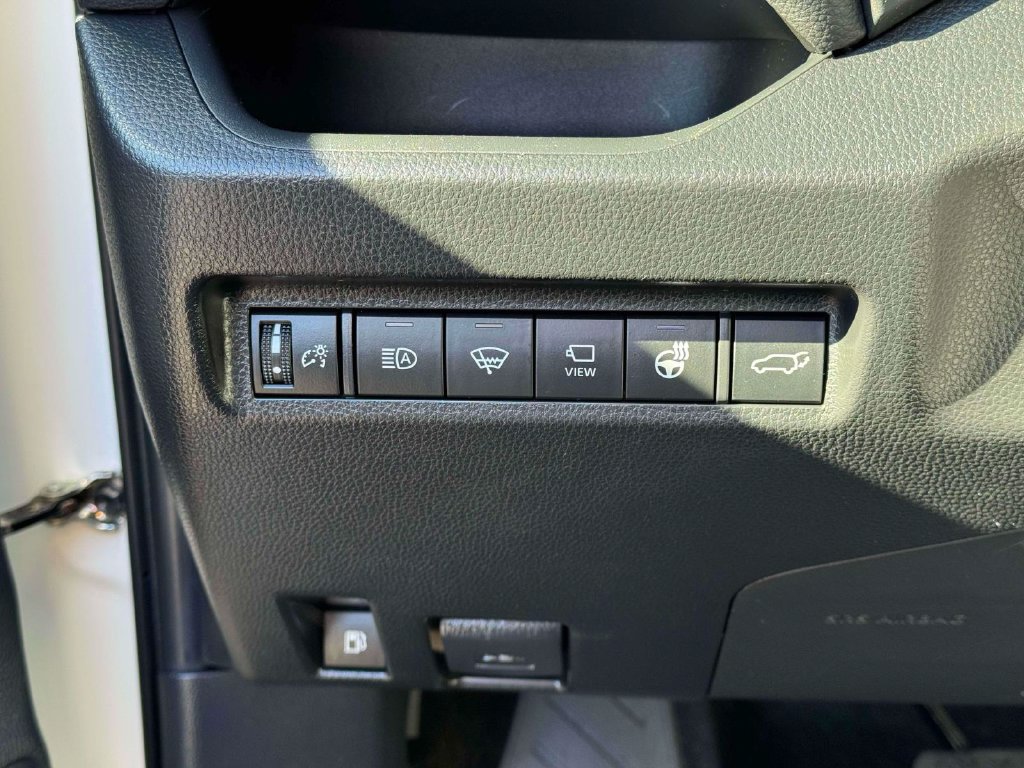 Used 2022 Toyota RAV4 XSE AWD/4WD image 21