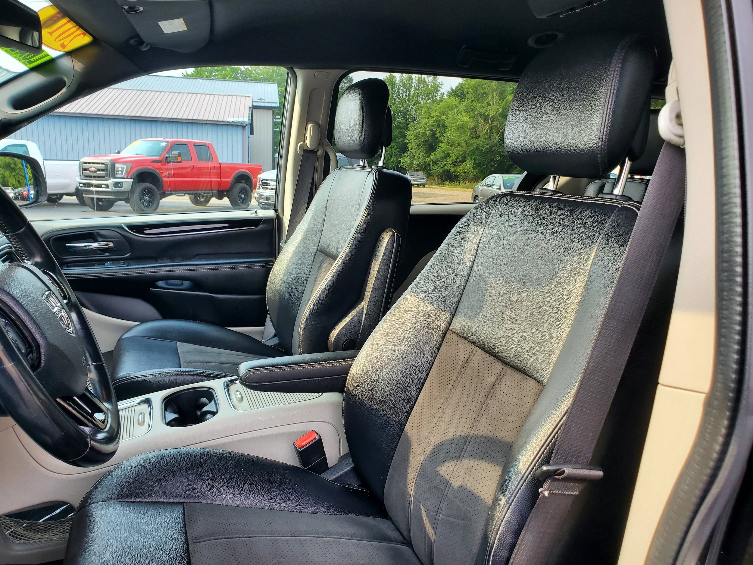 Used 2019 Dodge Grand Caravan SXT FWD image 11