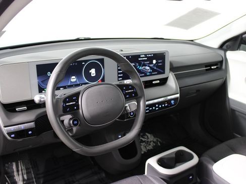 Used 2024 Hyundai Ioniq 5 SE image 7