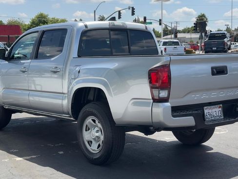 Used 2022 Toyota Tacoma SR w/ SR Convenience Package RWD image 7
