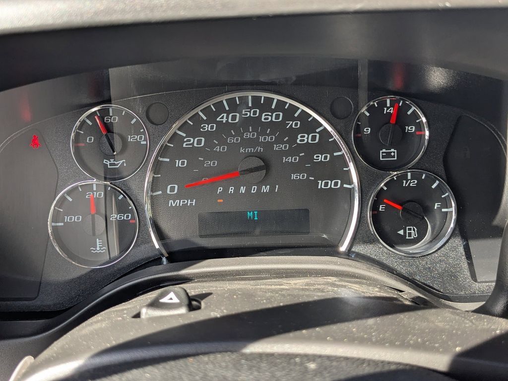 New 2025 Chevrolet Express 2500 w/ Driver Convenience Package RWD image 28