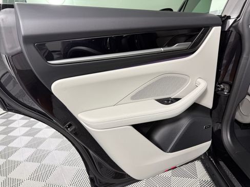 Certified 2026 Porsche Macan Electric RWD image 28