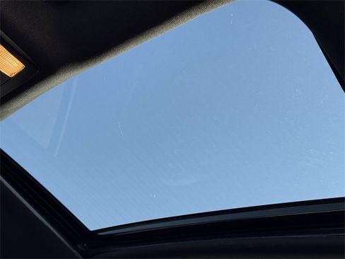 Used 2020 Toyota Tacoma Limited image 30