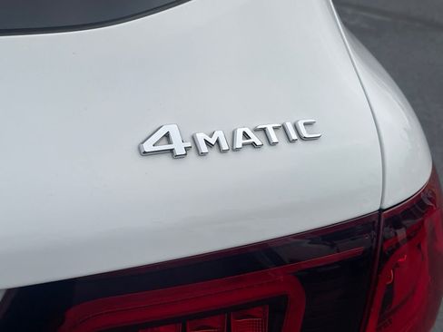 Used 2022 Mercedes-Benz GLC 300 4MATIC image 11