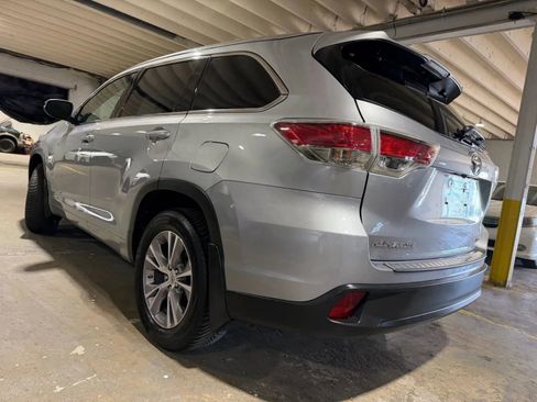 Used 2015 Toyota Highlander XLE AWD/4WD image 3