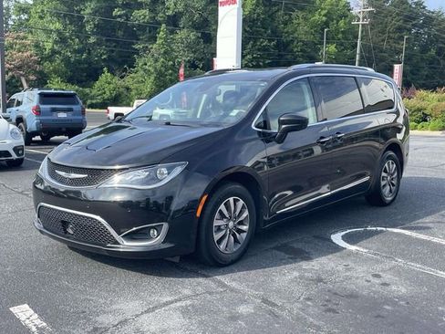 Used 2020 Chrysler Pacifica Touring-L Plus w/ Advanced Safetytec Group FWD image 6