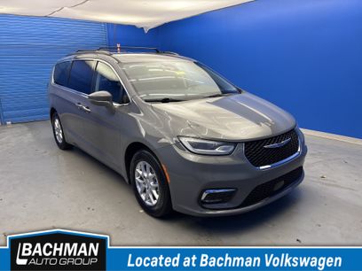 Used 2022 Chrysler Pacifica Touring-L