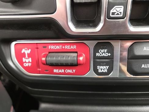 Used 2022 Jeep Gladiator Rubicon w/ LED Lighting Group AWD/4WD image 10