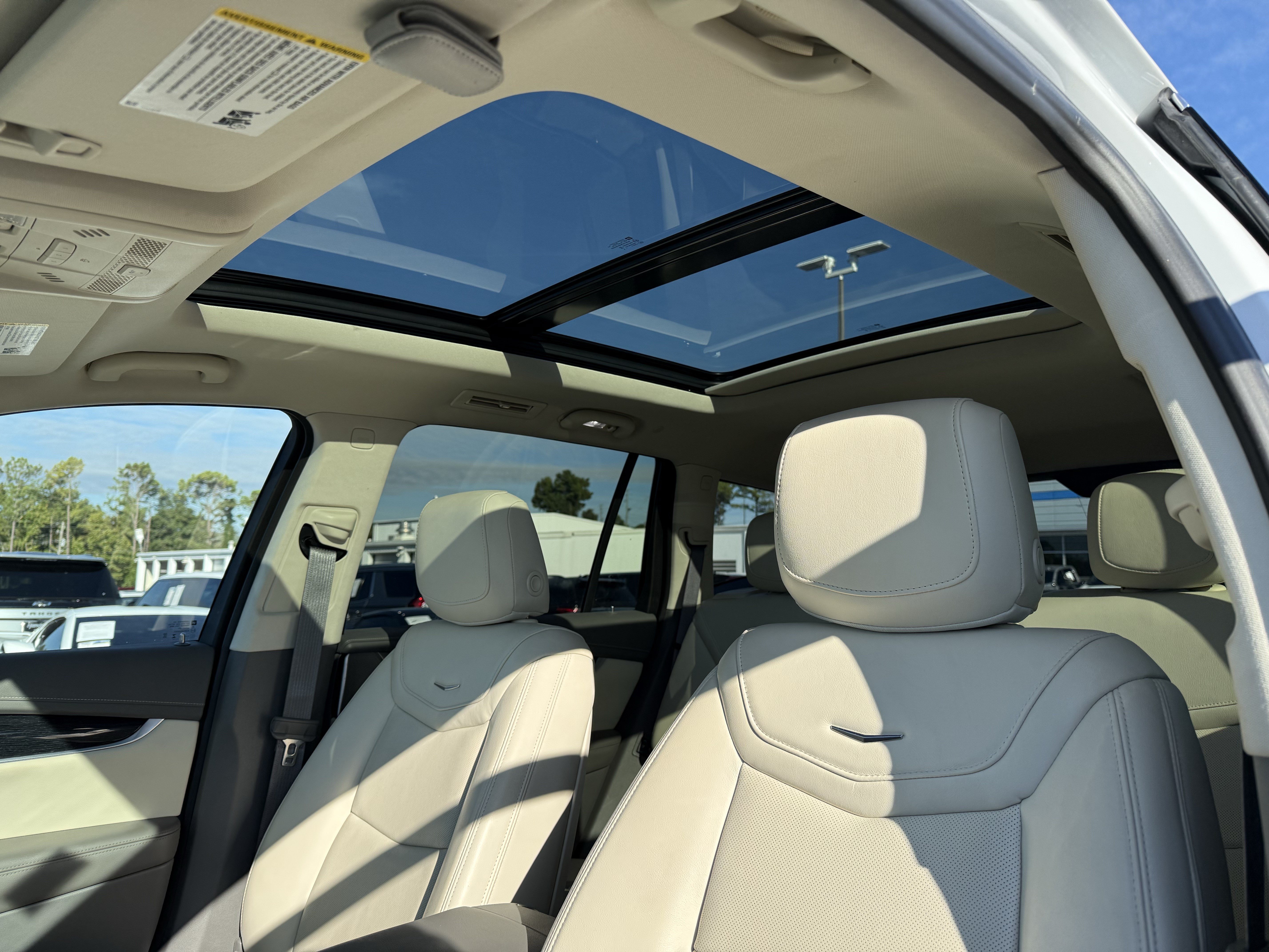 Used 2025 Cadillac XT6 Premium Luxury w/ Technology Package FWD image 29