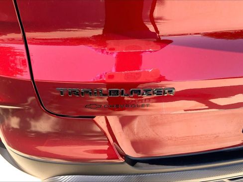 Used 2023 Chevrolet TrailBlazer RS w/ Sun and Liftgate Package FWD image 33