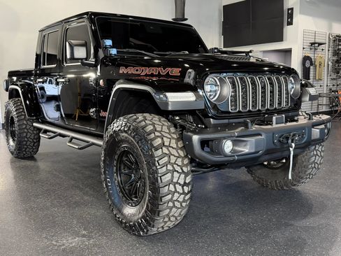 Used 2024 Jeep Gladiator Mojave image 2