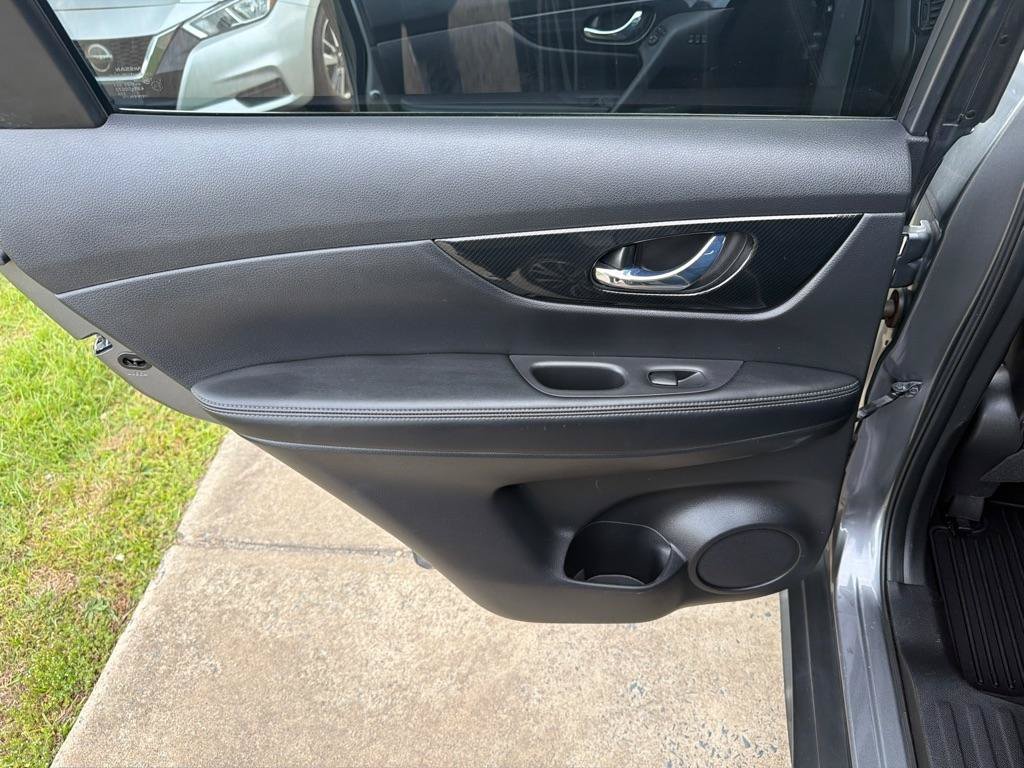 Used 2018 Nissan Rogue SL w/ Premium Package AWD/4WD image 34