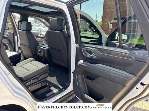 Used 2023 Chevrolet Tahoe Z71 w/ Luxury Package AWD/4WD image 28