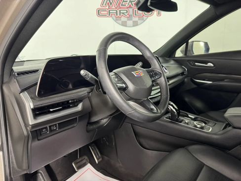 Used 2025 Cadillac XT4 Sport FWD image 10