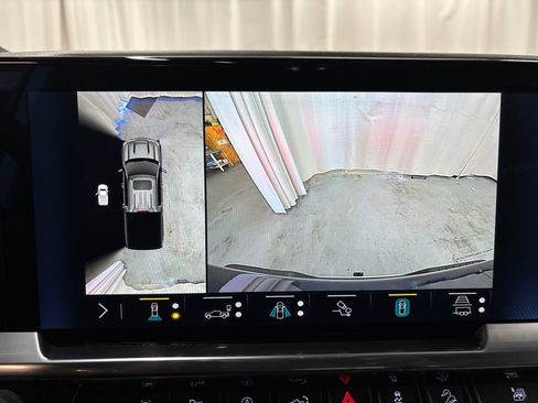 Used 2023 Chevrolet Silverado 1500 LTZ w/ LTZ Premium Package image 20