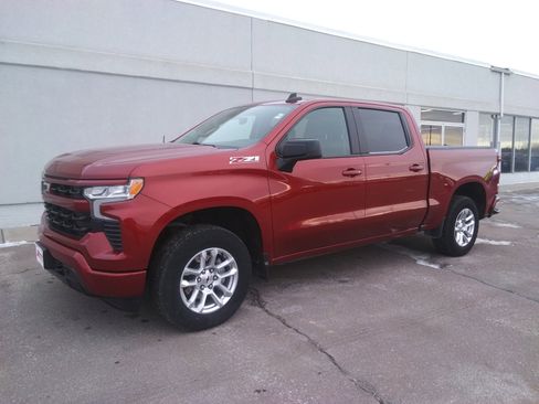 Used 2023 Chevrolet Silverado 1500 RST image 2