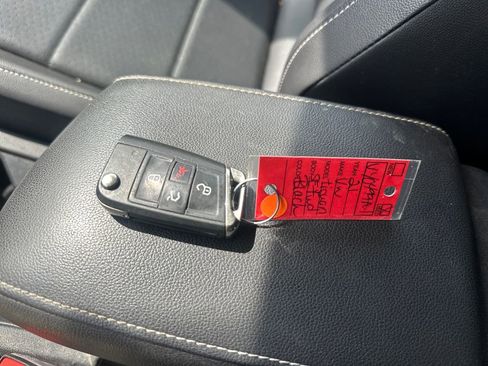 Used 2021 Volkswagen Tiguan SE FWD image 18