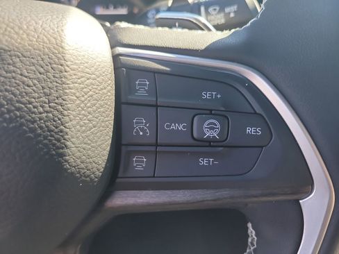 New 2026 Jeep Grand Cherokee Limited w/ Limited Altitude Package AWD/4WD image 30