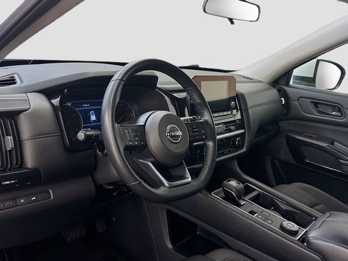 Used 2025 Nissan Pathfinder SV AWD/4WD image 18