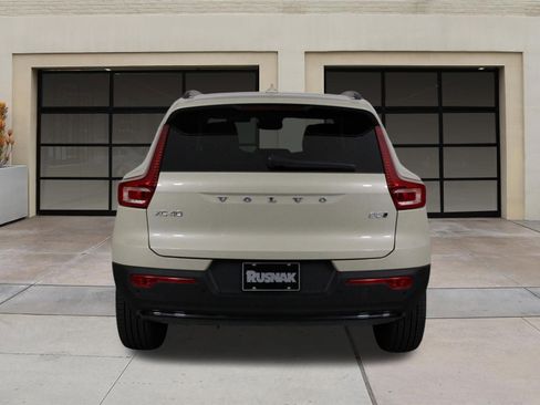 New 2026 Volvo XC40 B5 Ultra w/ Climate Package AWD/4WD image 4