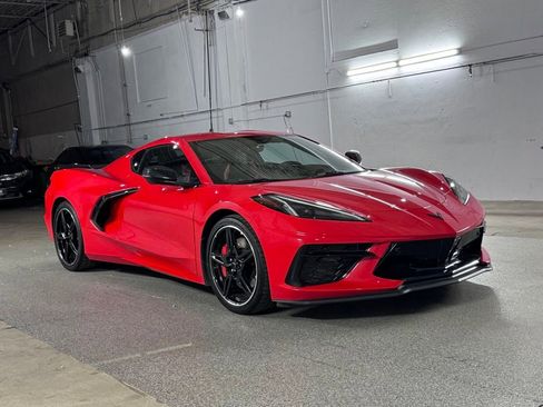 Used 2022 Chevrolet Corvette Stingray Preferred Cpe w/ Z51 Performance Package RWD image 3