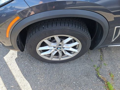 Used 2019 BMW X5 xDrive40i w/ Convenience Package AWD/4WD image 3