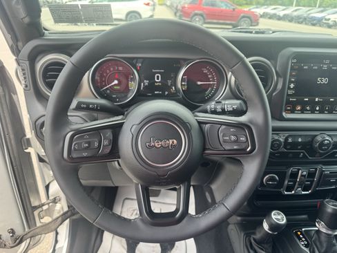 Used 2023 Jeep Wrangler Unlimited w/ Sun & Screen Package AWD/4WD image 17