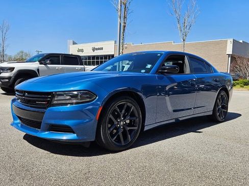 Used 2021 Dodge Charger SXT w/ Blacktop Package image 4