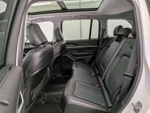 Used 2022 Jeep Grand Cherokee Limited 4xe w/ Luxury Tech Group II image 21