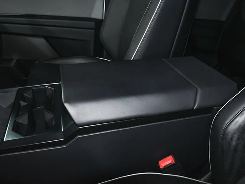 Used 2025 Tesla Cybertruck AWD Crew Cab image 43