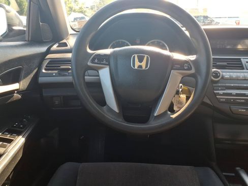 Used 2010 Honda Accord LX-P image 4