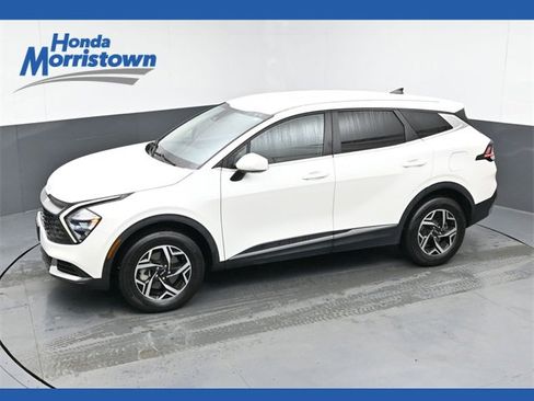 Used 2023 Kia Sportage LX image 1