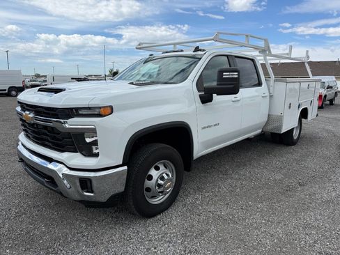 Used 2025 Chevrolet Silverado 3500 LT w/ Convenience Package AWD/4WD image 7