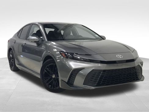 Used 2025 Toyota Camry SE AWD/4WD image 1