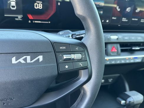 Certified 2025 Kia K4 FWD image 33