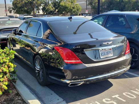 Used 2017 Genesis G90 3.3T Premium RWD image 5