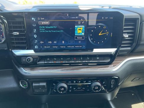 Used 2025 Chevrolet Silverado 1500 RST AWD/4WD image 12