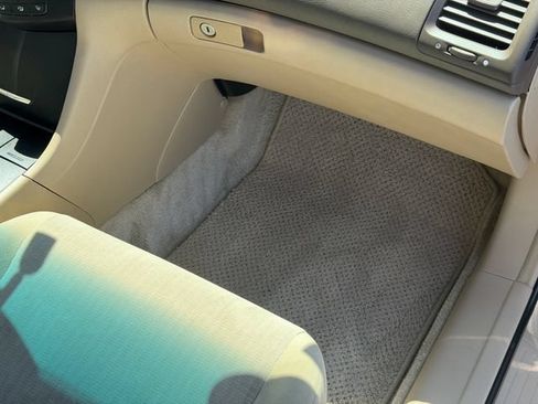 Used 2005 Honda Accord LX image 19