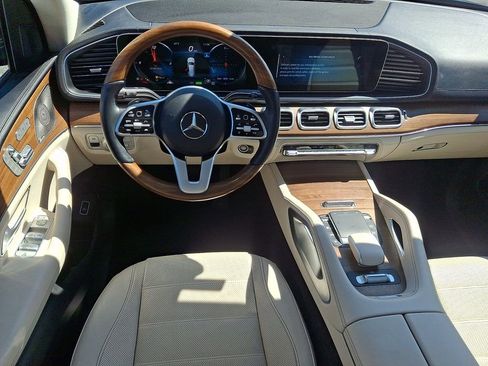 Used 2023 Mercedes-Benz GLS 450 4MATIC image 2