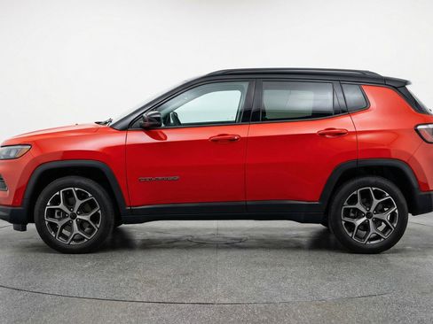 Used 2025 Jeep Compass Limited image 5