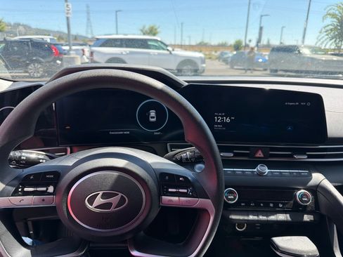 Used 2024 Hyundai Elantra SEL FWD image 2
